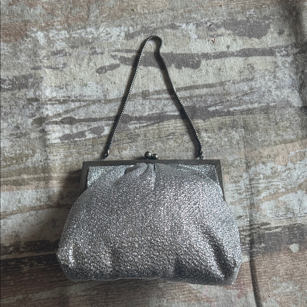 Elegant Vintage Silver Evening Clutch with Chain